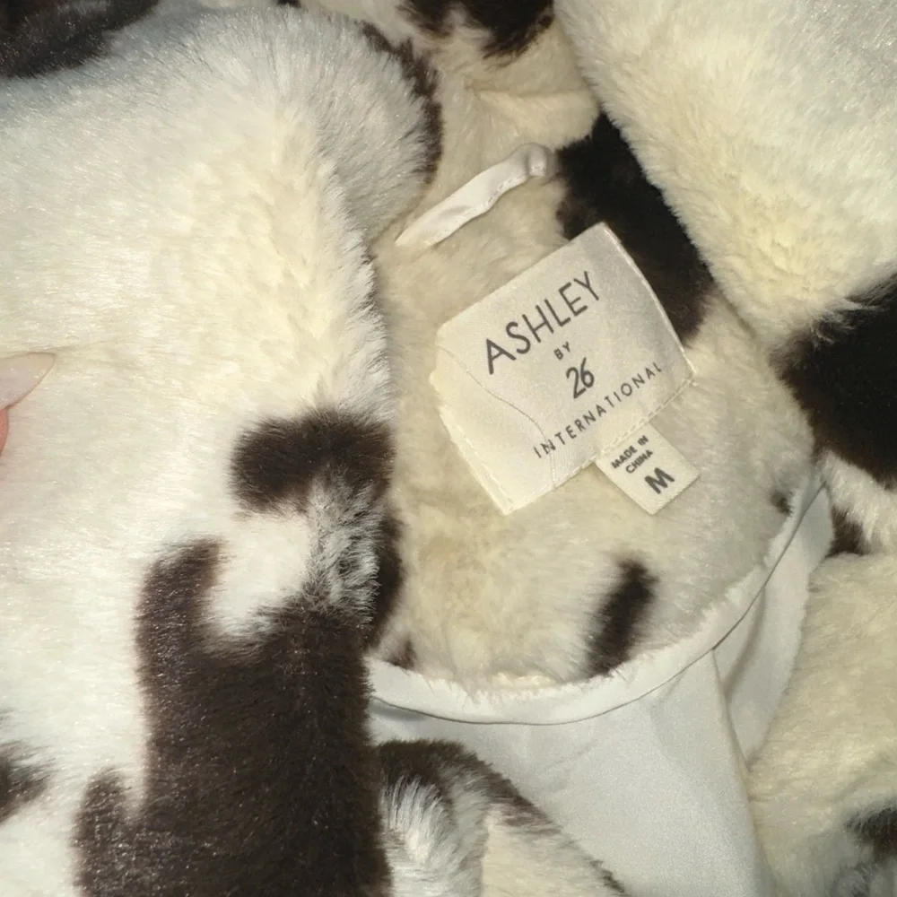 Cozy Black and White Faux Fur cow Jacket M - Picture 4 of 7